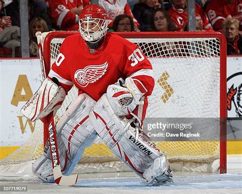 Chris Osgood with the Detroit Red Wings