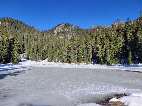 Kendall Peak Lakes Snowshoe Trail