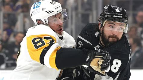 Sidney Crosby collides with Kings defenceman Drew Doughty