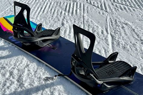 Snowboard and bindings