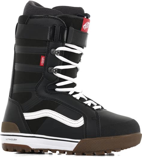 Snowboard boots