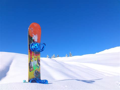 Snowboard on snow